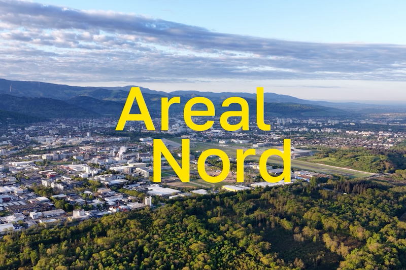Luftaufnahme von Freiburg mit Gewerbegebiet und dem Schriftzug „Areal Nord“